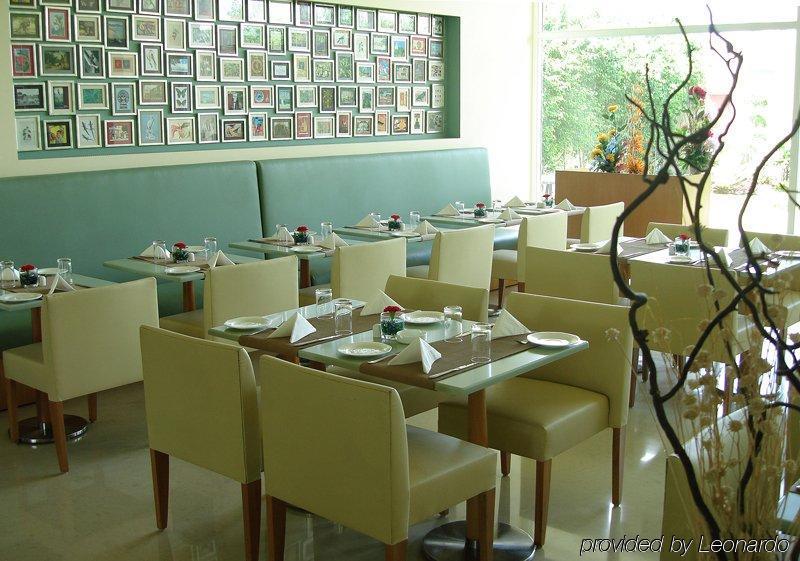 Rnb Select The Clover, Gurgaon Restaurant photo